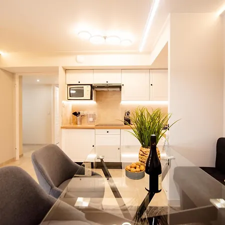 Sunny Palazzio T3 Old Port, Beaches, Congress Апартаменты *